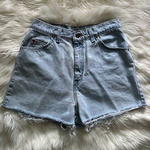VTG Levi’s Light Wash Denim Shorts